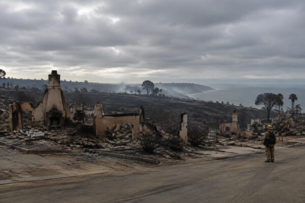 Fast-moving Norte Fire razes six homes, injures firefighters