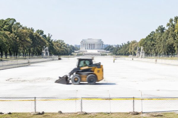 How a rushed renovation left the Lincoln Memorial pool in ruins