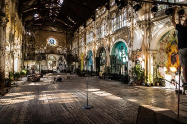 De Igrejas a Espaços Culturais: A Nova Vida dos Templos no Brasil