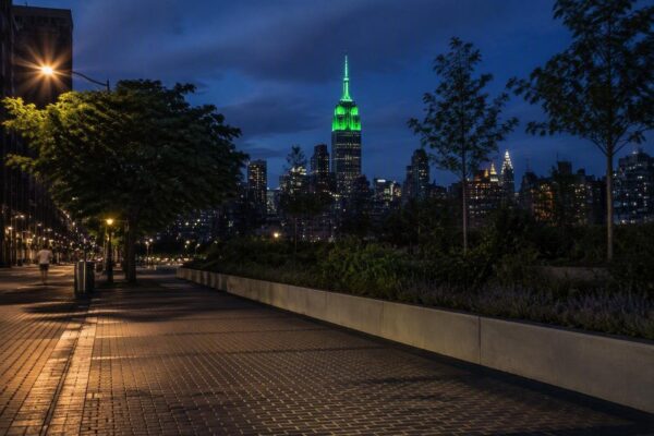 Empire State Building ilumina-se em verde e fãs de Taylor Swift especulam sobre novo lançamento