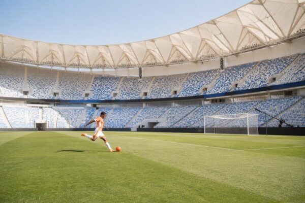 Al-Hilal vence Al-Taawoun por 6 a 0 com três gols de Martinelli