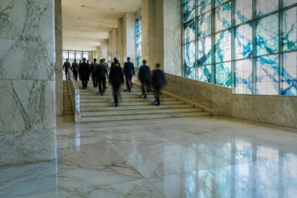 Supremo Tribunal Federal: Conflitos Internos e Investigações em Destaque