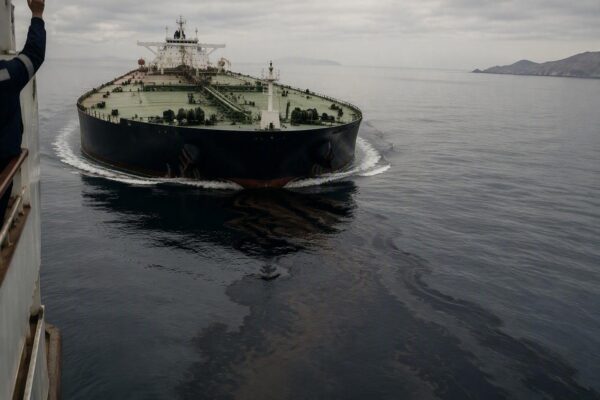 Tensões no Golfo Pérsico: Irã cria zona de bloqueio e alerta sobre retaliações