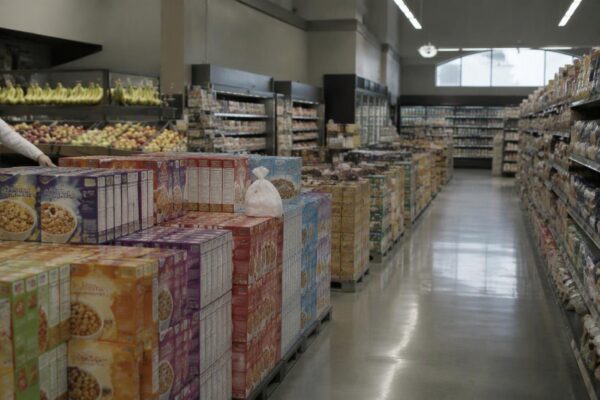 Mexicano se lleva un millón de dólares tras pasar 202 días en supermercado