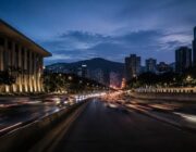 Negociaciones en Venezuela: Gobierno y oposición buscan salida pacífica a la crisis política