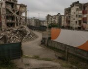 Vecinos de La Guaira buscan a desaparecidos mientras el Estado restaura otras zonas