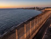 Migrantes cruzan Ceuta en agosto: dilema entre Sánchez, CNI y Marruecos