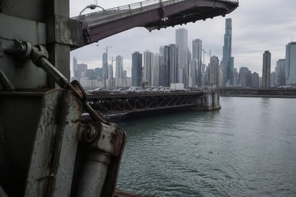 Heat-Induced Malfunction Halts Chicago's DuSable Bridge Traffic for Hours