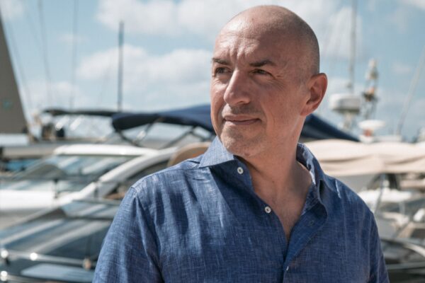 De visie van Saro Spadaro: technologie en menselijkheid in de hospitalitysector