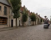 Folkloristische reuzenstoet trekt weer door Zedelgem na lange afwezigheid