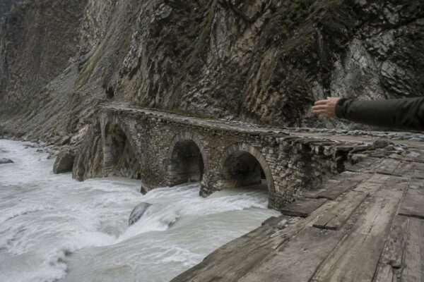Himalaya Ramp: Stortvloed Verwoest Nepal-Tibet Grensgebied