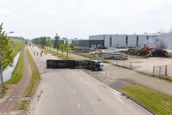 Lelystad getroffen door vrachtwagenongeluk en verwoestende brand