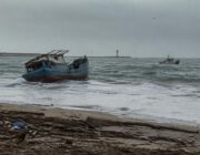 Migrantenboot zinkt voor Tunesië: 13 vermist, twee gered