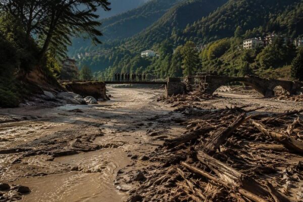 Nepal getroffen door verwoestende overstromingen langs Bhote Koshi-rivier