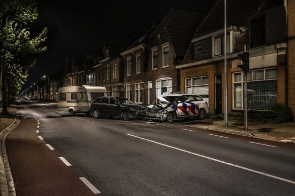 Politieachtervolging in Uden eindigt in botsing met gestolen auto