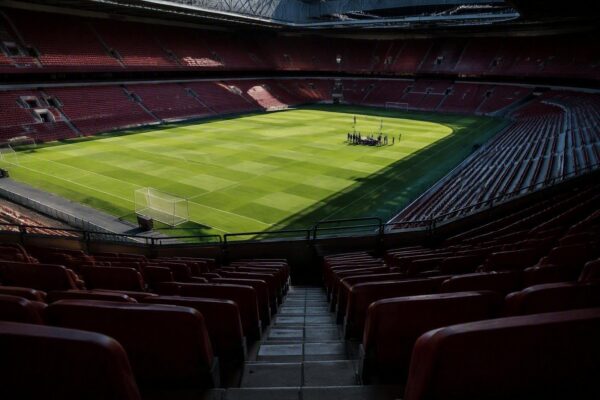 Aaron Bouwman naar ziekenhuis voor medische scans na beuk van Ruben van Bommel