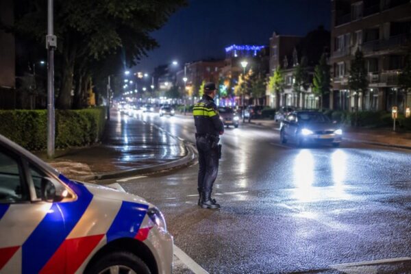 Agent overleeft botsing, verdachte geprezen met schoten in Someren
