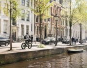 Alles over helm-plicht, leeftijd en rechts inhalen: Stallaert legt uit