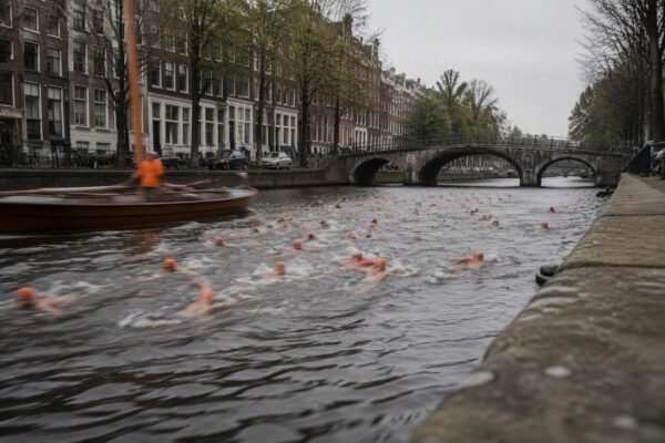 Amsterdam City Swim 2026 haalt 3 miljoen euro voor ALS-onderzoek