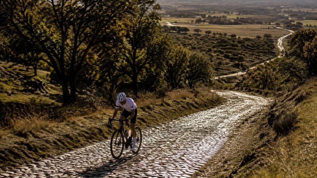 Cruciaal moment in de WK-koers: Van der Poel laat Van Aert achter