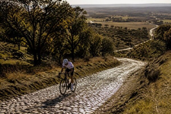 Cruciaal moment in de WK-koers: Van der Poel laat Van Aert achter