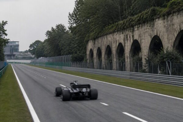 Max Verstappen behaalt pole position tijdens kwalificatie Grand Prix van Italië 2026