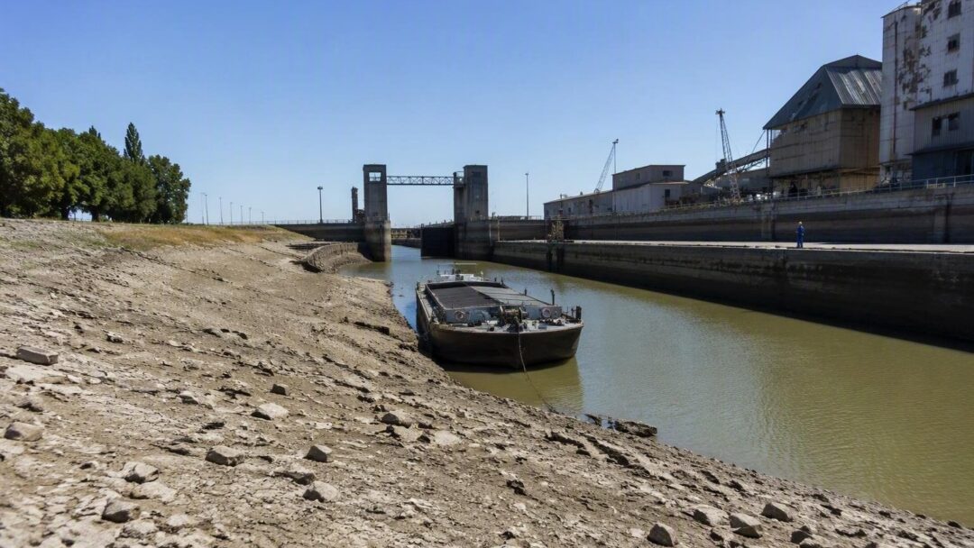 Miljoenenverlies voor scheepvaart door lage waterstand en hitte 2026