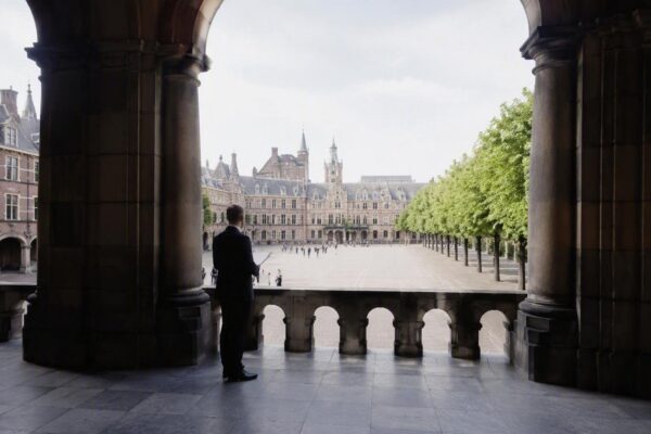 Ongehoord Nederland: Wat betekent de licentie-intrekking voor de publieke omroep?