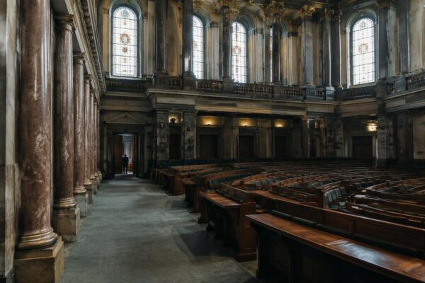 Parlement sceptisch over Van Weel's uitleg van onbehandelde zaken