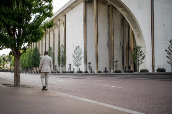 Rechtbank verbiedt Trump-naam op Kennedy Center, gebouw gesloten