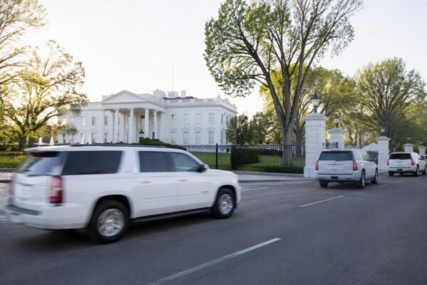 Trump blokkeert toegang voor CNN, MSNOW en Politico tot het Witte Huis