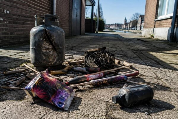 Heerenveen en Hoogeveen vechten tegen vuurwerk- en intimiderende jongeren