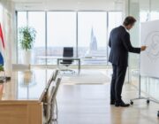 Rob Jetten en partner Nicolás Keenan verwachten kind via draagmoeder