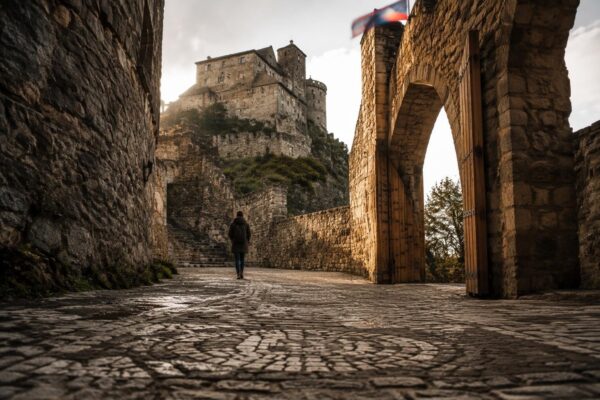 Itinerari lenti tra castelli e borghi: soste, servizi e tradizioni