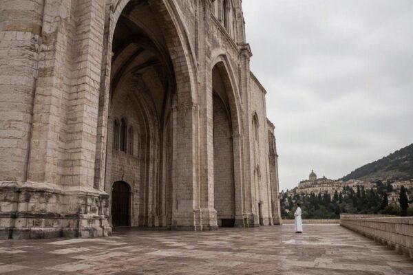 Papa Leone a Santa Maria degli Angeli: migliaia di giovani per il meeting francescano