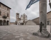 Papa Leone XIV incontra i giovani ad Assisi: il richiamo alla pace e alla solidarietà