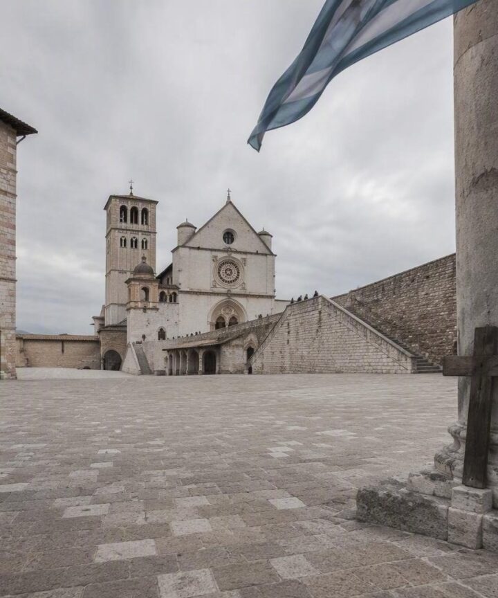 Papa Leone XIV incontra i giovani ad Assisi: il richiamo alla pace e alla solidarietà