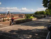 L’impatto dell’overtourism su Lucca e sul mondo