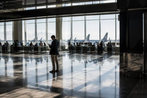 Volo cancellato? Diritti, rimborsi e piano B immediato
