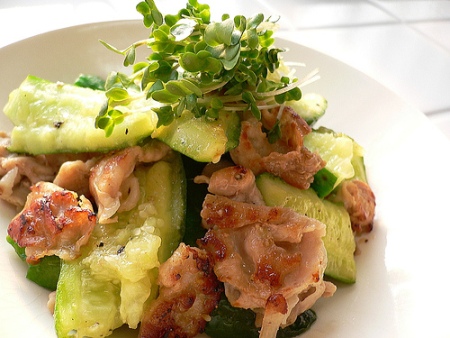 Insalata di cetrioli e tacchino