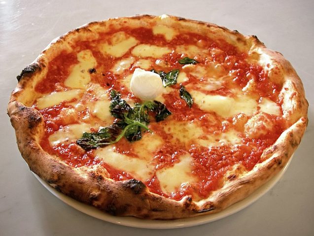 Come cucinare la pizza surgelata nel microonde