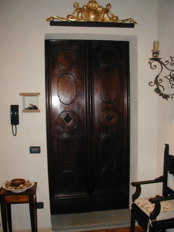 Portone Antico Esterno montato all'interno.