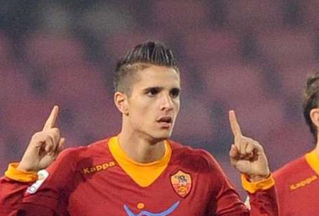Erik Lamela esulta dopo il gol dell'1-0 al San Paolo