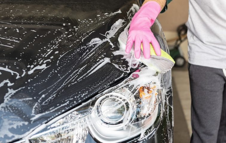 Può essere usato il sapone domestico per lavare un'auto?