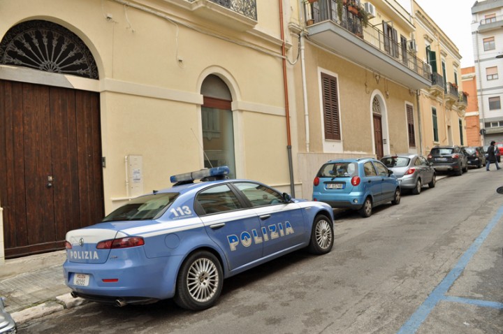 Le-auto-della-polizia-sul-posto