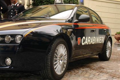 xl43-carabinieri-auto-120324073331_medium.jpg.pagespeed.ic.UI98L4jmDH