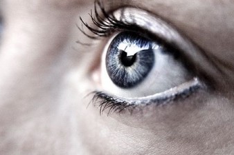 article new ehow images a05 bg dj signs symptoms diabetic eye disease 800x800