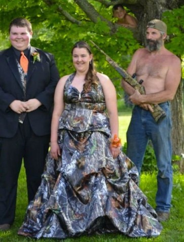 456x600xprom_photos_in_true_redneck_style_640_01.jpg.pagespeed.ic.OfQaLF_QQU