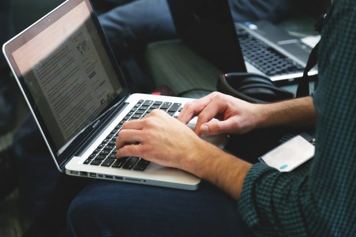 Esempio di email per comunicare ferie al capo
