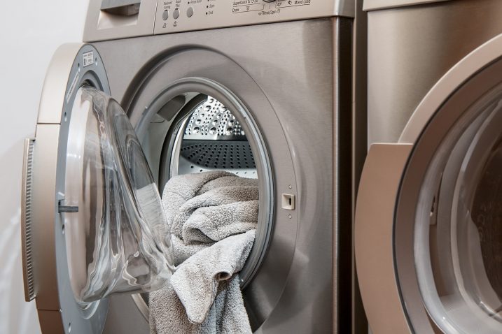 Come rimuovere le macchie di olio dal nylon